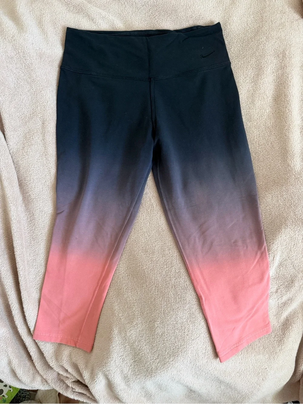 Nike Women’s Peach Ombre Capri Leggings